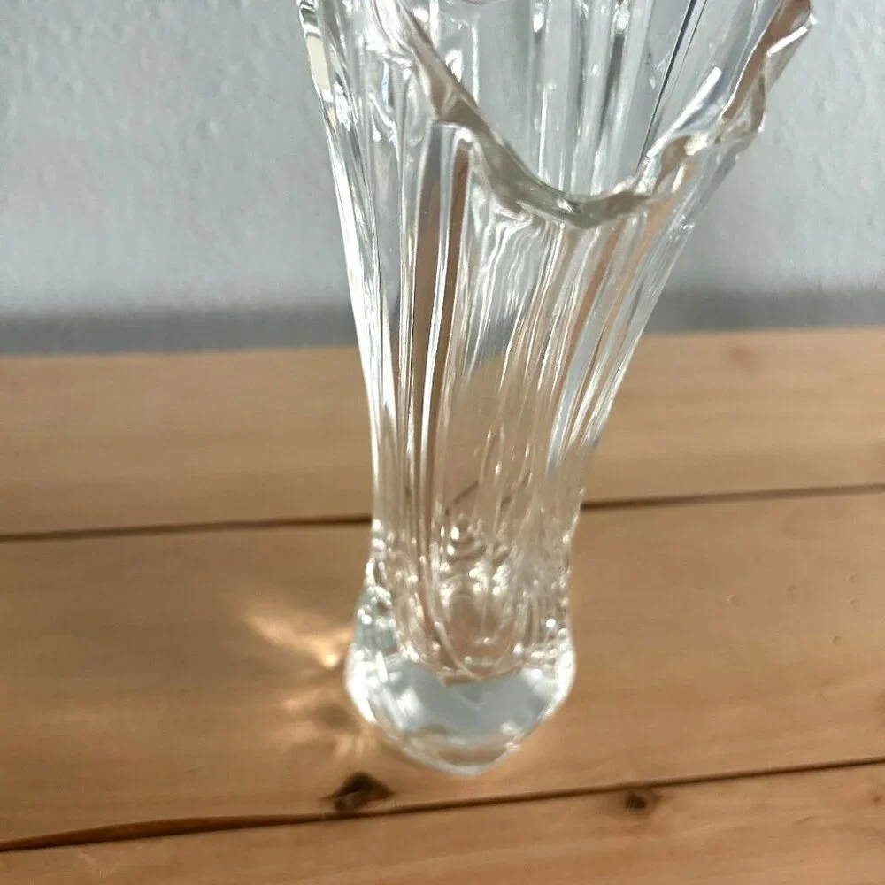 Mikasa Flores Vase 8 Inch‎ Clear Glass Flared Fan Swirl Shape Fluted